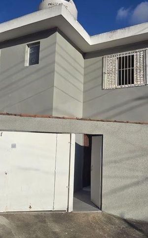 Casa à venda com 90m², 2 quartos e 1 vaga Casa à venda com 90m², 2 quartos e 1 vagaFachada
