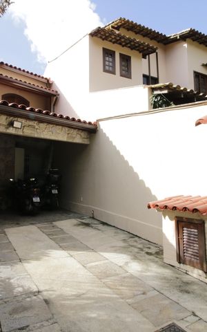 Casa de condomínio à venda com 310m², 4 quartos e 2 vagasGaragem