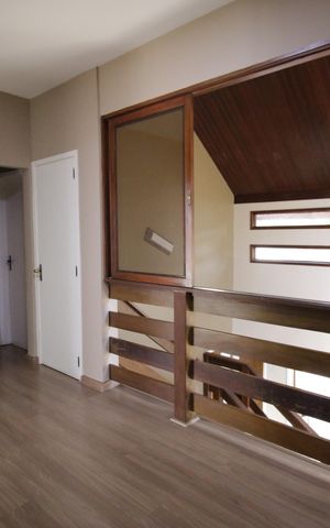 Casa de condomínio à venda com 310m², 4 quartos e 2 vagasHall social