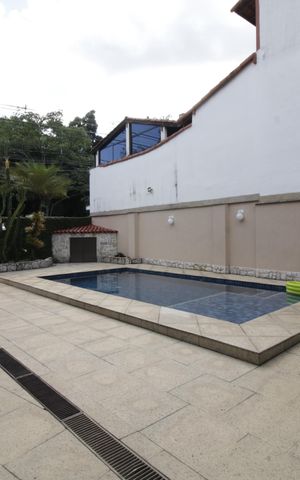 Casa de condomínio à venda com 310m², 4 quartos e 2 vagasPiscina