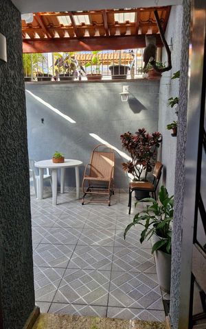 Casa à venda com 120m², 3 quartos e 3 vagas Casa à venda com 120m², 3 quartos e 3 vagasÁrea externa