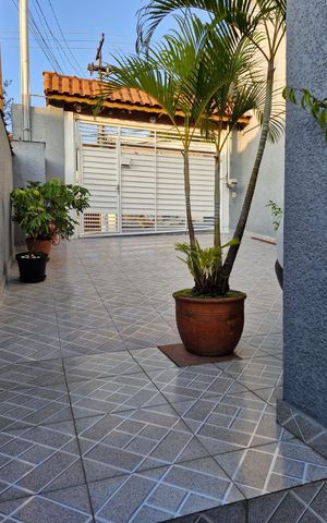 Casa à venda com 120m², 3 quartos e 3 vagas Casa à venda com 120m², 3 quartos e 3 vagasÁrea externa