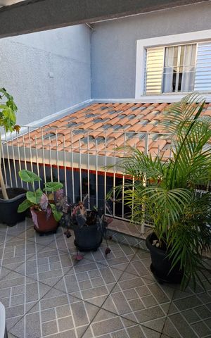 Casa à venda com 120m², 3 quartos e 3 vagas Casa à venda com 120m², 3 quartos e 3 vagasÁrea externa