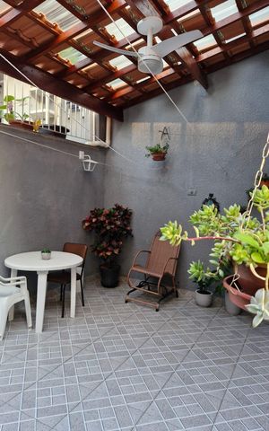 Casa à venda com 120m², 3 quartos e 3 vagas Casa à venda com 120m², 3 quartos e 3 vagasÁrea externa