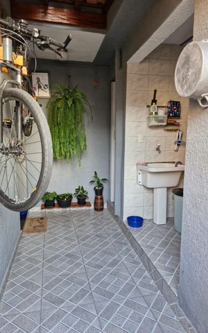 Casa à venda com 120m², 3 quartos e 3 vagas Casa à venda com 120m², 3 quartos e 3 vagasÁrea externa