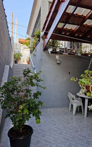 Casa à venda com 120m², 3 quartos e 3 vagas Casa à venda com 120m², 3 quartos e 3 vagasÁrea externa
