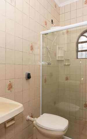Casa à venda com 84m², 2 quartos e 5 vagas Casa à venda com 84m², 2 quartos e 5 vagasBanheiro