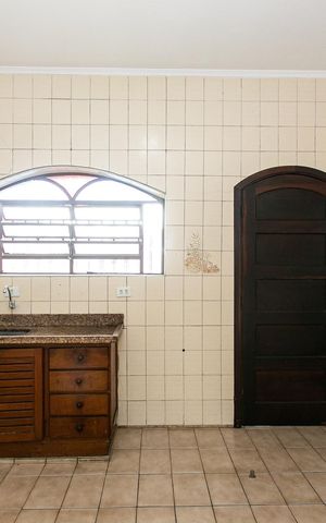 Casa à venda com 84m², 2 quartos e 5 vagas Casa à venda com 84m², 2 quartos e 5 vagasCozinha
