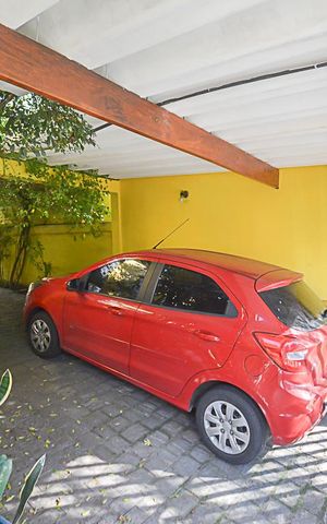 Casa à venda com 400m², 2 quartos e 3 vagas Casa à venda com 400m², 2 quartos e 3 vagasGaragem