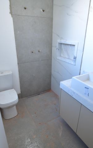 Casa de condomínio à venda com 130m², 3 quartos e 2 vagasBanheiro Suíte 2