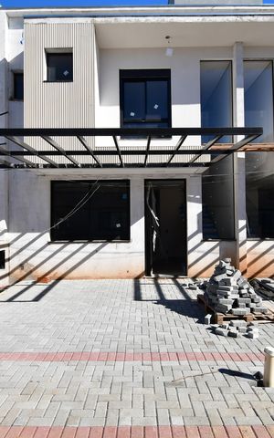 Casa de condomínio à venda com 130m², 3 quartos e 2 vagasFachada