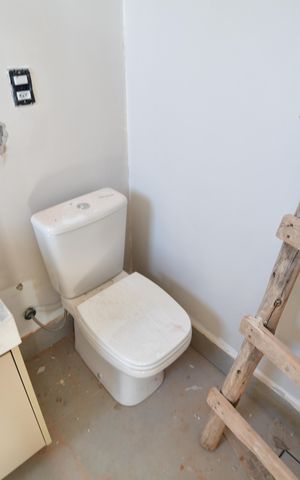 Casa de condomínio à venda com 130m², 3 quartos e 2 vagasBanheiro Suíte