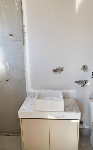 Casa de condomínio à venda com 130m², 3 quartos e 2 vagasBanheiro Suíte
