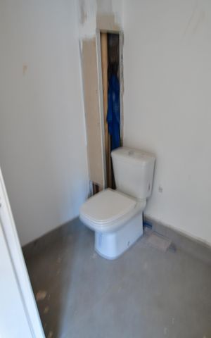 Casa de condomínio à venda com 130m², 3 quartos e 2 vagasLavabo