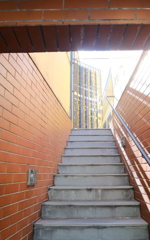 Casa à venda com 127m², 2 quartos e 2 vagasEscada
