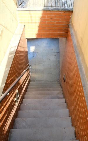 Casa à venda com 127m², 2 quartos e 2 vagasEscada