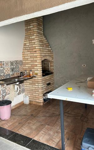 Casa à venda com 90m², 2 quartos e 3 vagas Casa à venda com 90m², 2 quartos e 3 vagasÁrea externa