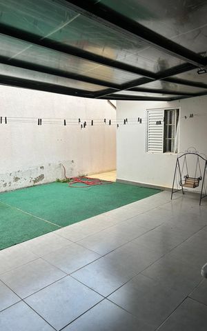 Casa à venda com 90m², 2 quartos e 3 vagas Casa à venda com 90m², 2 quartos e 3 vagasÁrea externa
