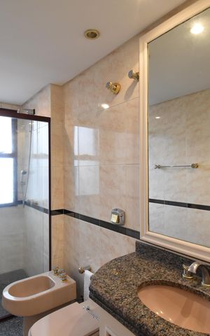Apartamento à venda com 311m², 5 quartos e 3 vagasBanheiro da Suíte 2