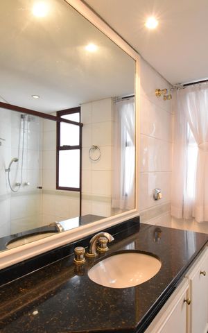 Apartamento à venda com 311m², 5 quartos e 3 vagasBanheiro 4