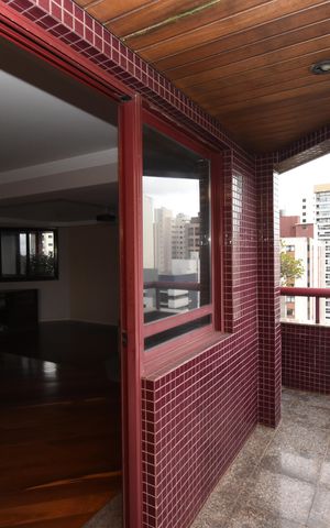 Apartamento à venda com 311m², 5 quartos e 3 vagasSacada da sala