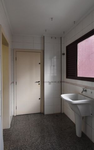 Apartamento à venda com 311m², 5 quartos e 3 vagasÁrea de Serviço