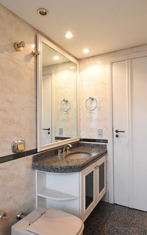 Apartamento à venda com 311m², 5 quartos e 3 vagasBanheiro da Suíte 2