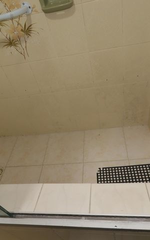 Casa à venda com 164m², 3 quartos e 2 vagasBanheiro da Suíte - Box