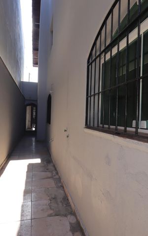 Casa à venda com 164m², 3 quartos e 2 vagasCorredor externo