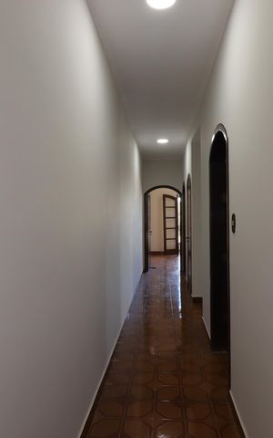 Casa à venda com 164m², 3 quartos e 2 vagasCorredor primeiro piso