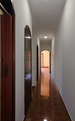 Casa à venda com 164m², 3 quartos e 2 vagasCorredor primeiro piso