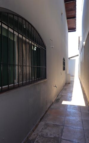 Casa à venda com 164m², 3 quartos e 2 vagasCorredor externo