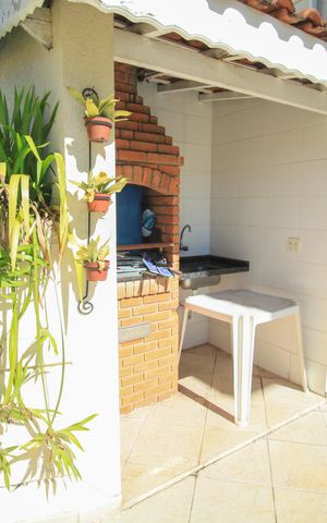 Casa de condomínio à venda com 200m², 3 quartos e 4 vagas