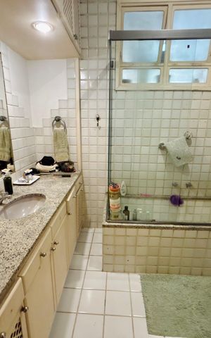 Apartamento para alugar com 200m², 3 quartos e sem vaga