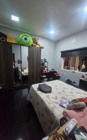 Casa à venda com 160m², 4 quartos e 4 vagas Casa à venda com 160m², 4 quartos e 4 vagasQuarto