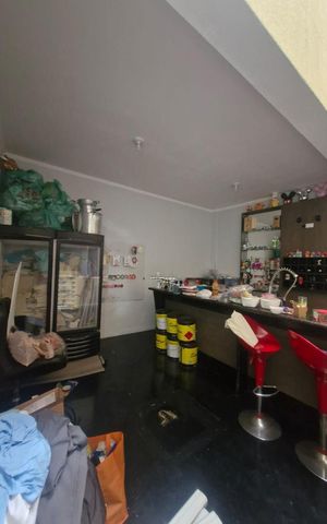 Casa à venda com 160m², 4 quartos e 4 vagas Casa à venda com 160m², 4 quartos e 4 vagasÁrea externa