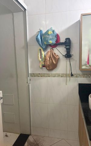 Casa à venda com 160m², 4 quartos e 4 vagas Casa à venda com 160m², 4 quartos e 4 vagasBanheiro