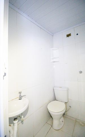 Casa à venda com 670m², 1 quarto e sem vagaBanheiro - casa 1