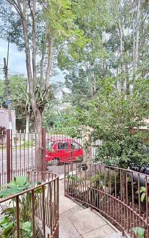Casa à venda com 110m², 5 quartos e 2 vagas Casa à venda com 110m², 5 quartos e 2 vagasEntrada Casa