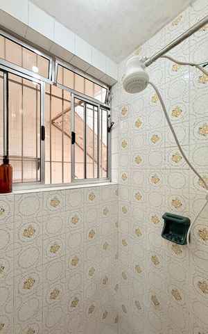 Casa à venda com 110m², 5 quartos e 2 vagas Casa à venda com 110m², 5 quartos e 2 vagasBanheiro