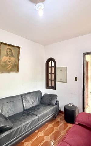 Casa à venda com 110m², 5 quartos e 2 vagas Casa à venda com 110m², 5 quartos e 2 vagasSala