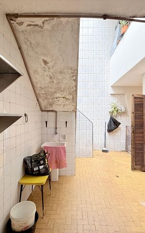 Casa à venda com 110m², 5 quartos e 2 vagas Casa à venda com 110m², 5 quartos e 2 vagasÁrea de Serviço