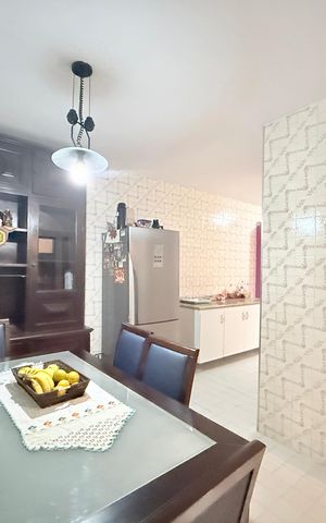 Casa à venda com 110m², 5 quartos e 2 vagas Casa à venda com 110m², 5 quartos e 2 vagasSala