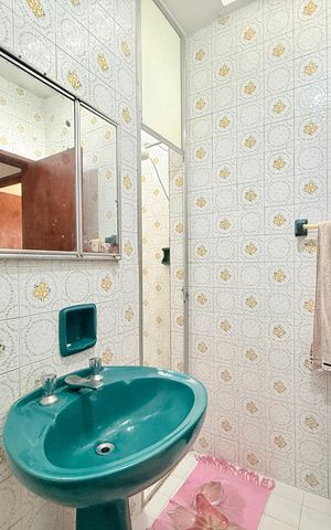 Casa à venda com 110m², 5 quartos e 2 vagas Casa à venda com 110m², 5 quartos e 2 vagasBanheiro