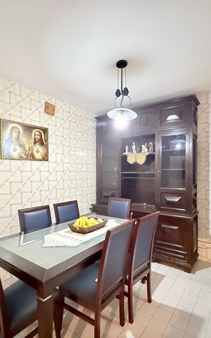 Casa à venda com 110m², 5 quartos e 2 vagas Casa à venda com 110m², 5 quartos e 2 vagasSala