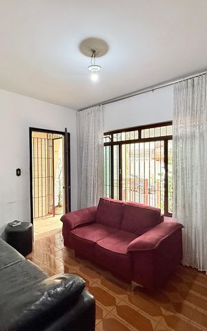 Casa à venda com 110m², 5 quartos e 2 vagas Casa à venda com 110m², 5 quartos e 2 vagasSala