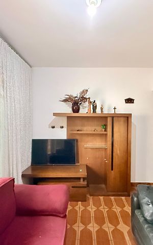 Casa à venda com 110m², 5 quartos e 2 vagas Casa à venda com 110m², 5 quartos e 2 vagasSala