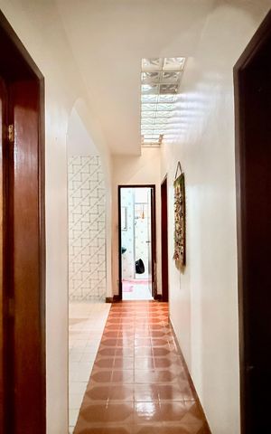 Casa à venda com 110m², 5 quartos e 2 vagas Casa à venda com 110m², 5 quartos e 2 vagasCorredor Quartos