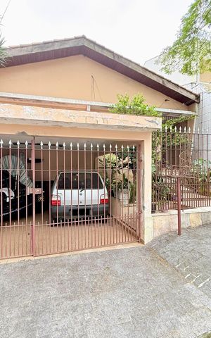 Casa à venda com 110m², 5 quartos e 2 vagas Casa à venda com 110m², 5 quartos e 2 vagasFachada