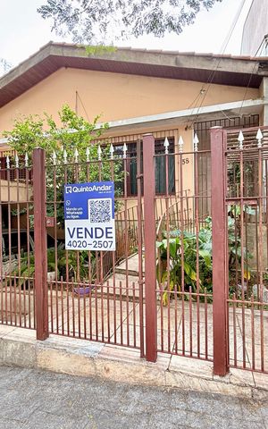 Casa à venda com 110m², 5 quartos e 2 vagas Casa à venda com 110m², 5 quartos e 2 vagasFachada